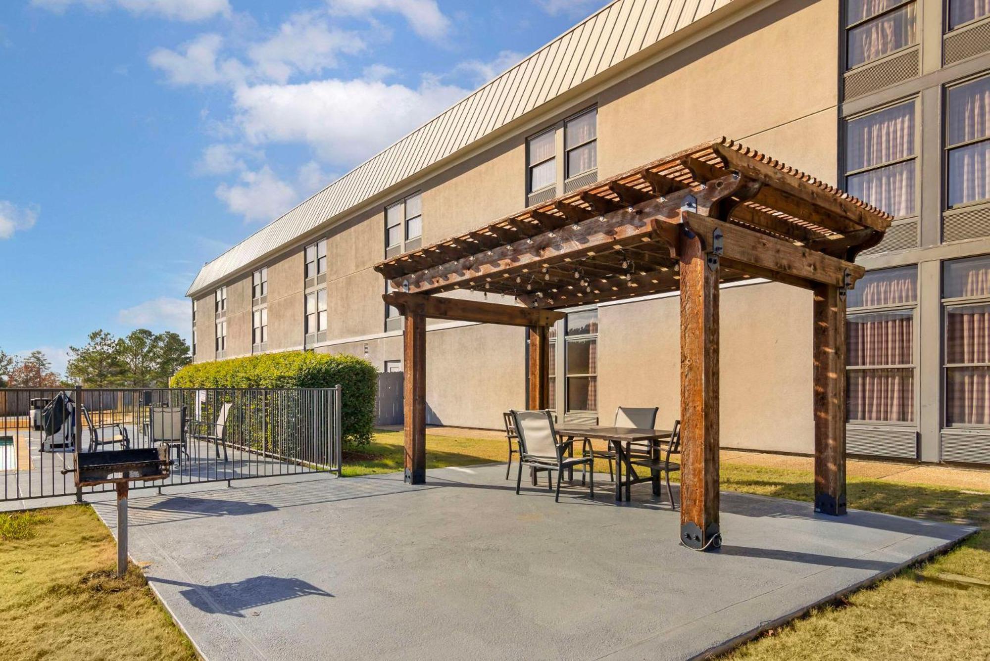 Quality Inn Valley - West Point Exterior foto